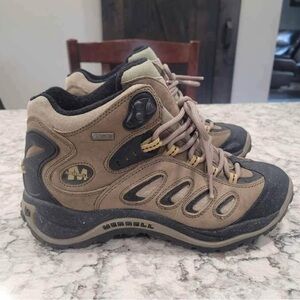 Merrell Tan and Black women’s Ankle Hiking Boots
